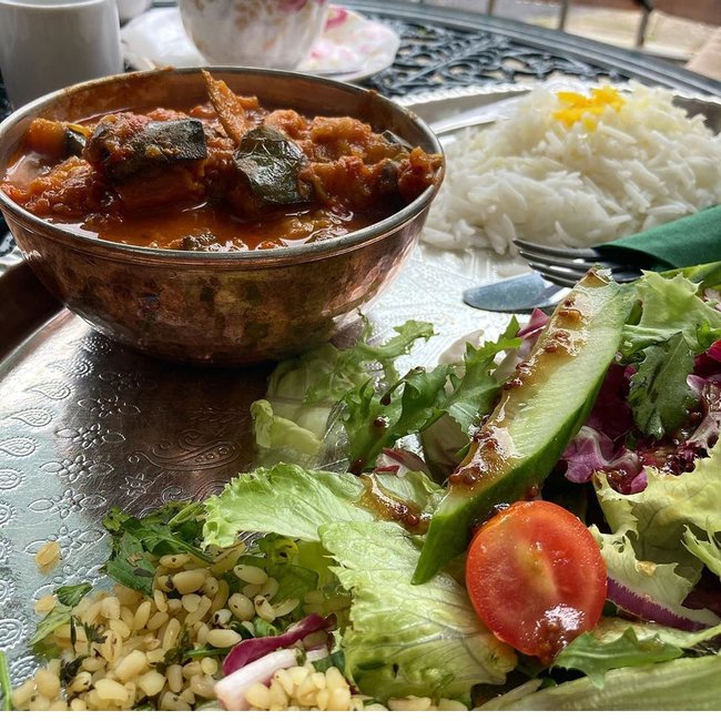 Yatimcheh: Aubergine and courgette in a garlic and tomato sauce, served with Persian rice topped with saffron and usual side salad and tabbouleh